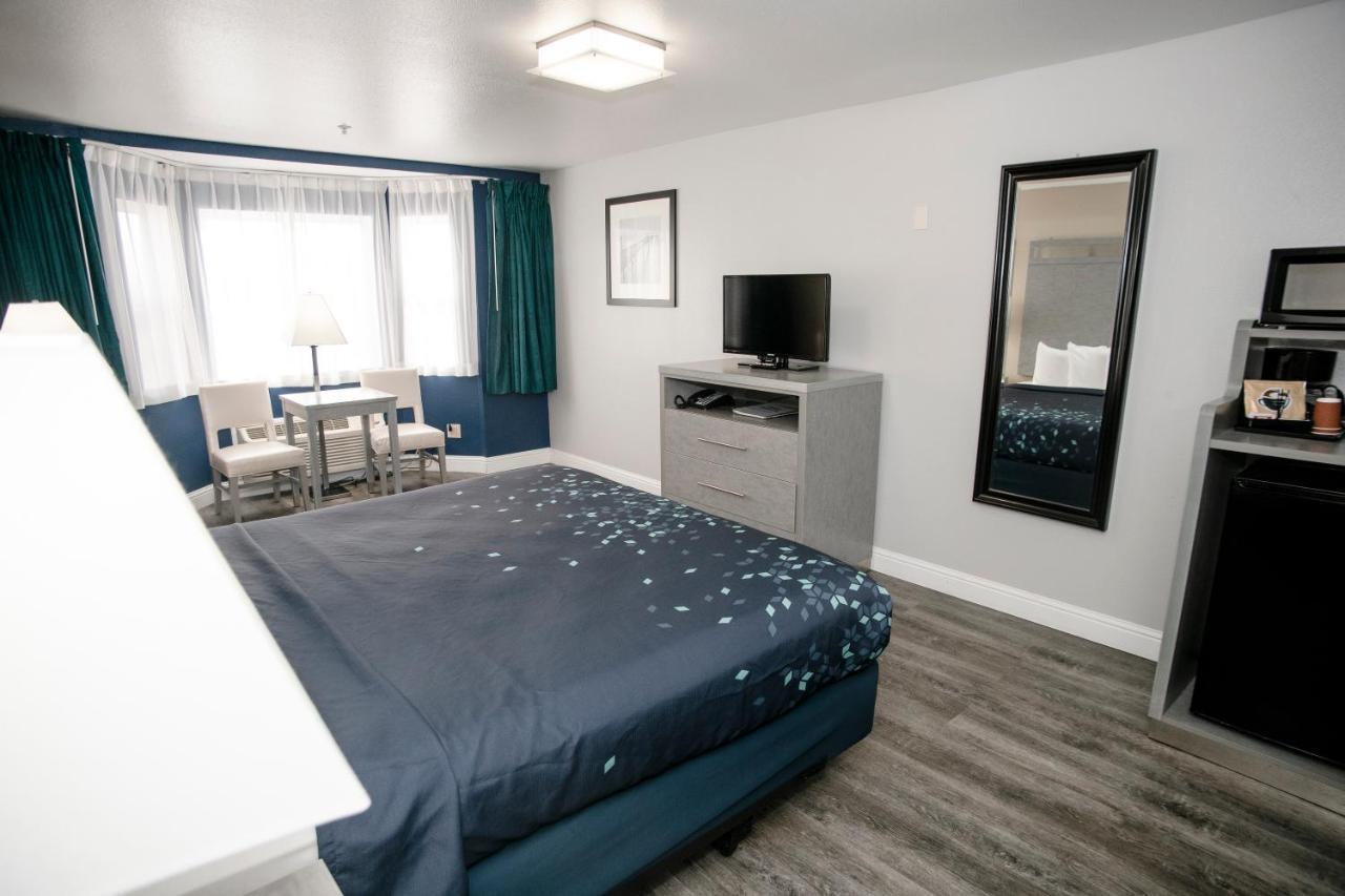 Anchor Beach Inn Кресънт Сити Екстериор снимка