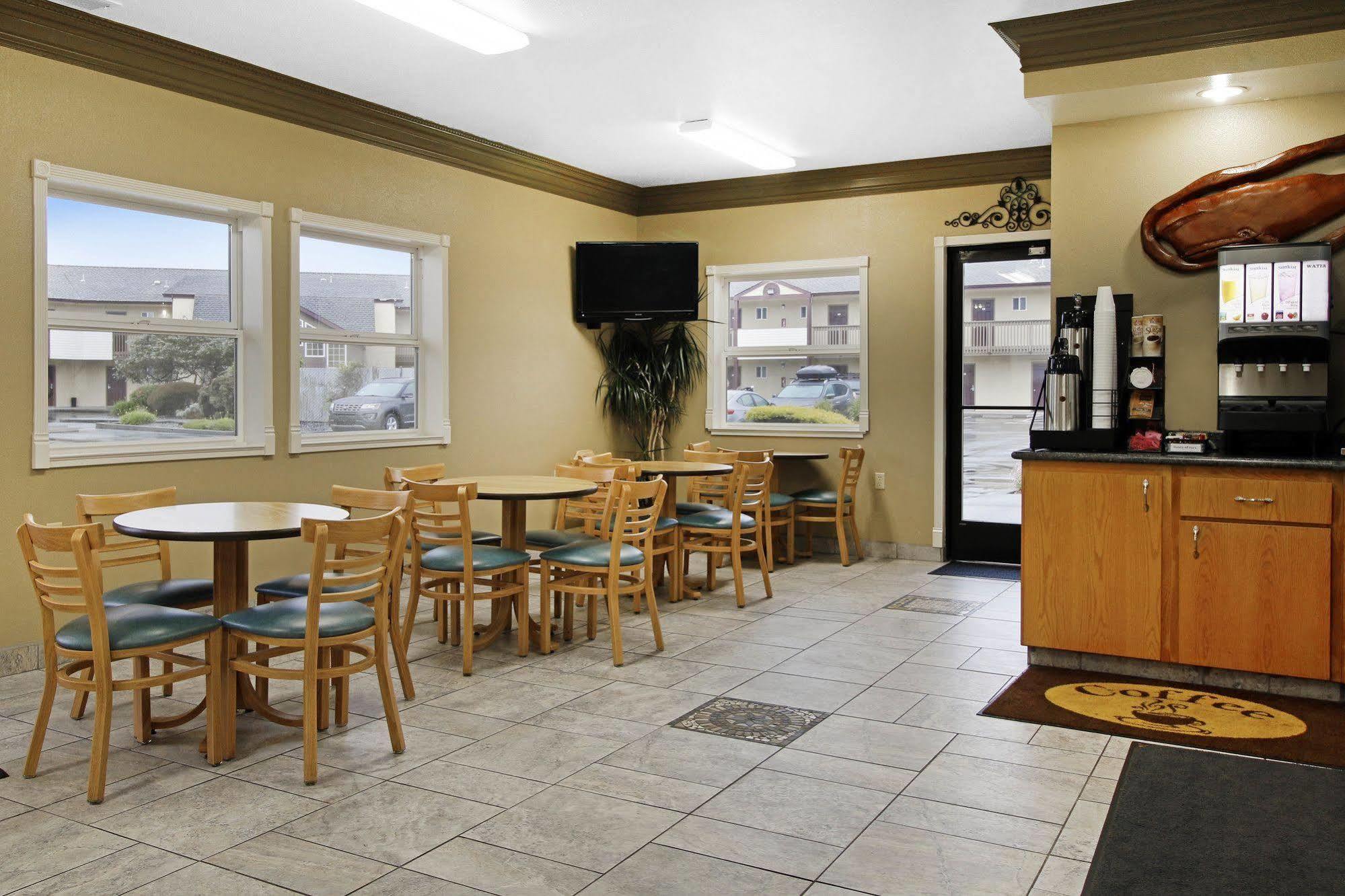 Anchor Beach Inn Кресънт Сити Екстериор снимка