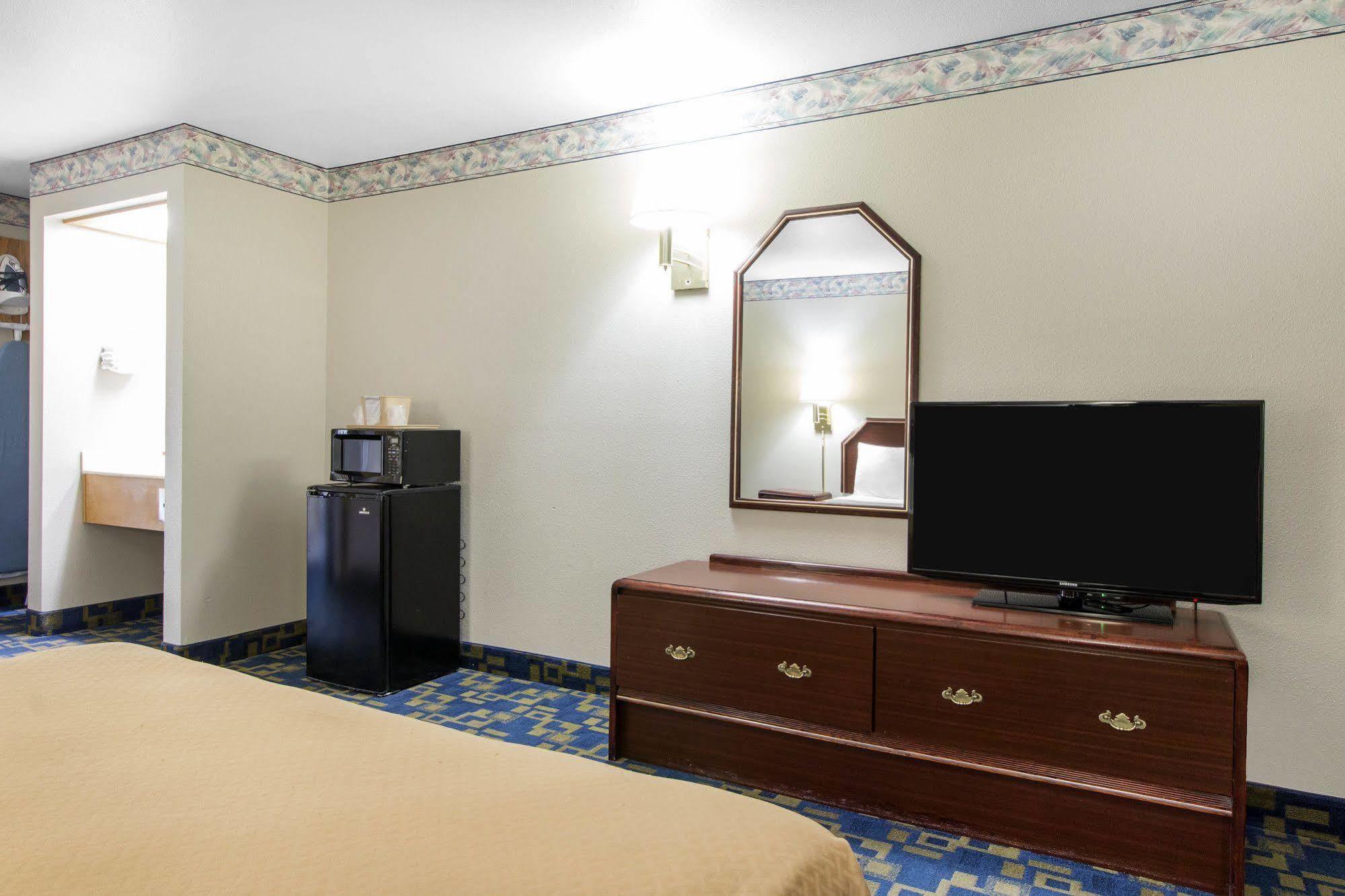 Anchor Beach Inn Кресънт Сити Екстериор снимка