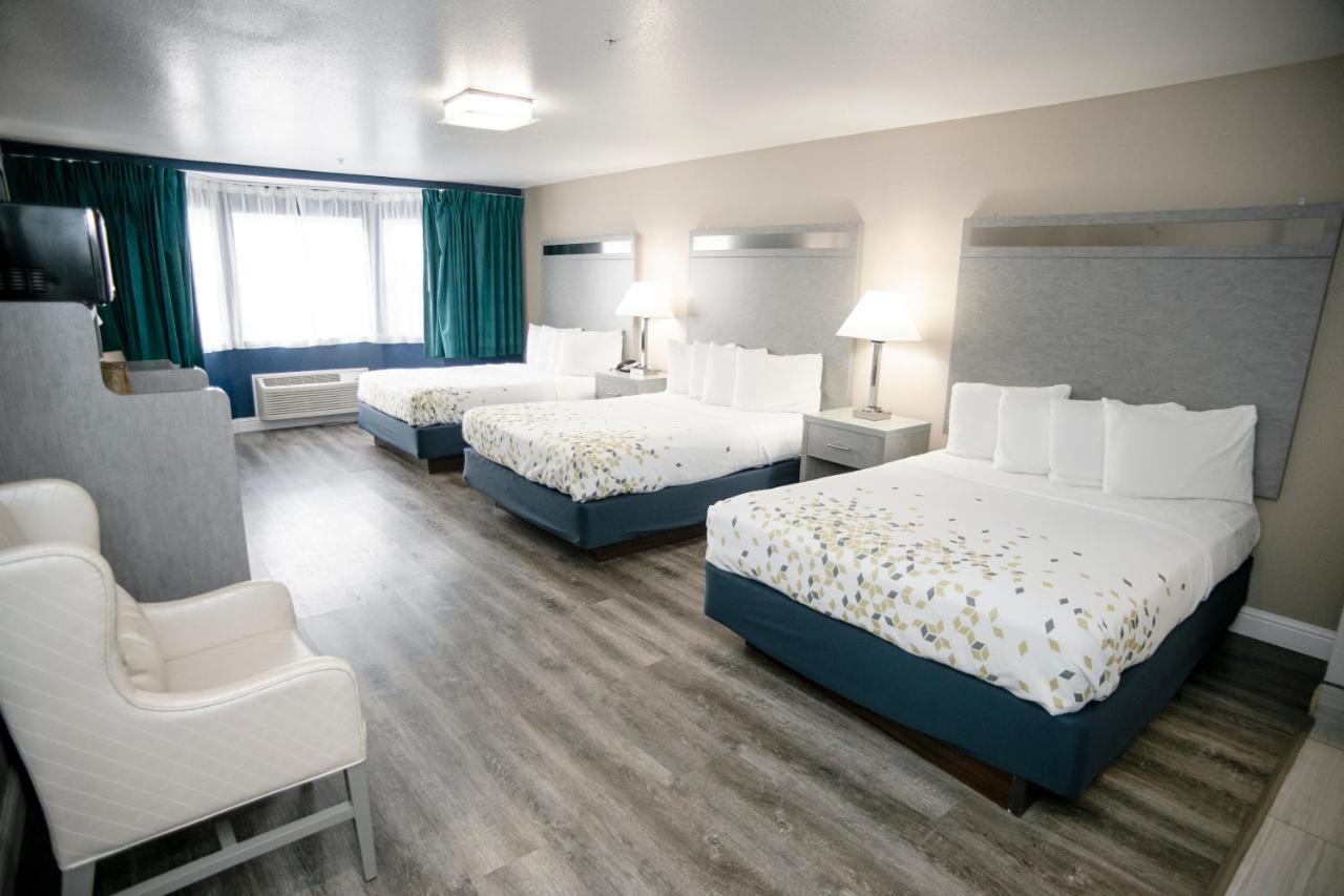 Anchor Beach Inn Кресънт Сити Екстериор снимка