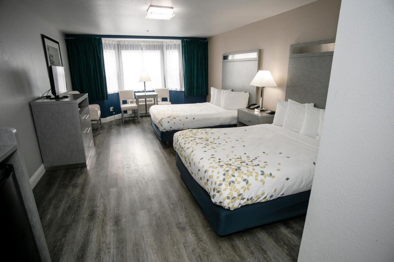 Anchor Beach Inn Кресънт Сити Екстериор снимка